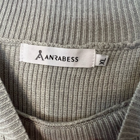 Women’s Amazon gray sleeveless knit sweater top. NEW! - Picture 5 of 5